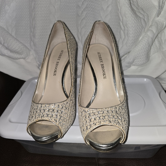 EUC Audrey Brooke Evening Heels - Picture 12 of 14